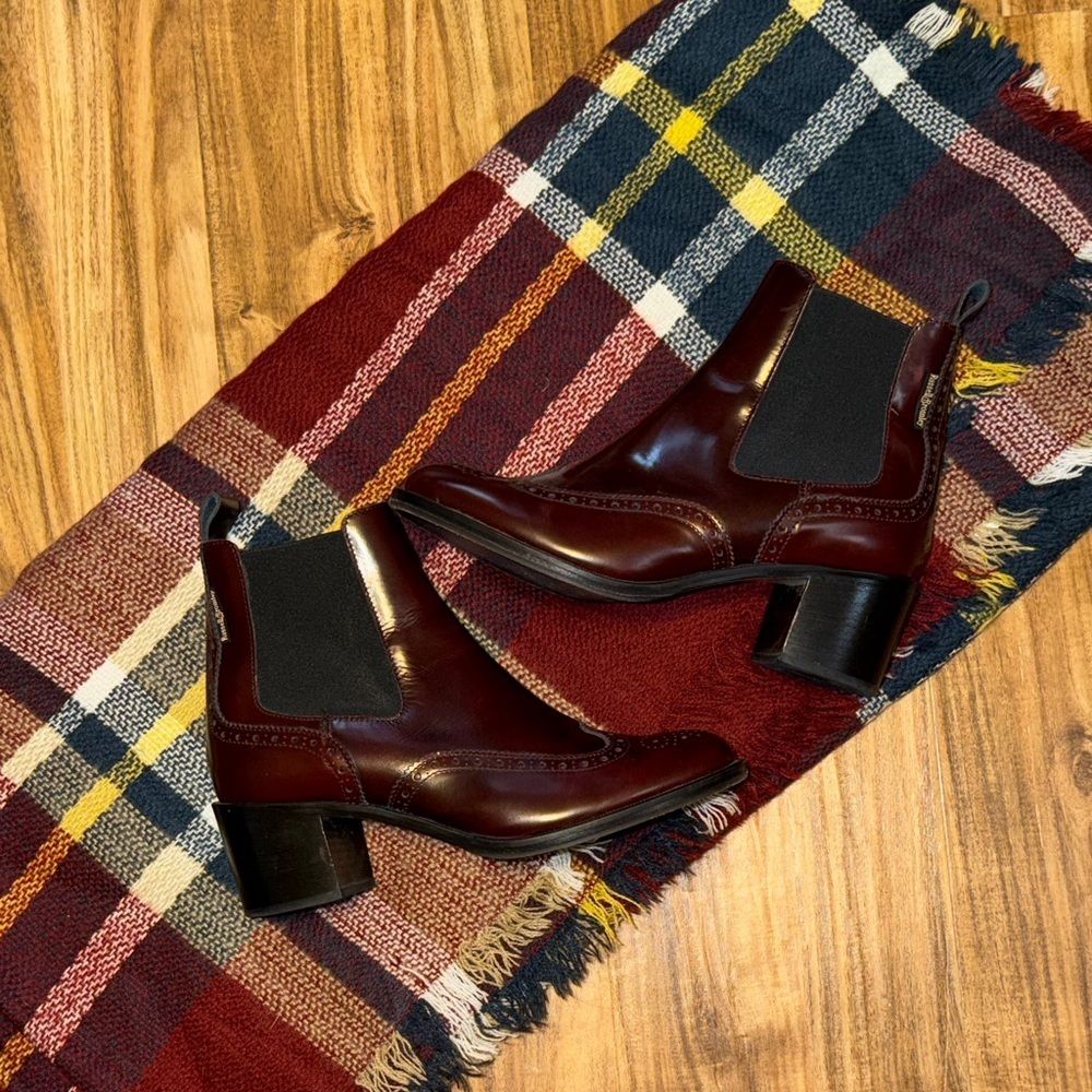 Russell & Bromley women 39.5 9 Boot ankle Chelsea Brown red 2” block heel brogue